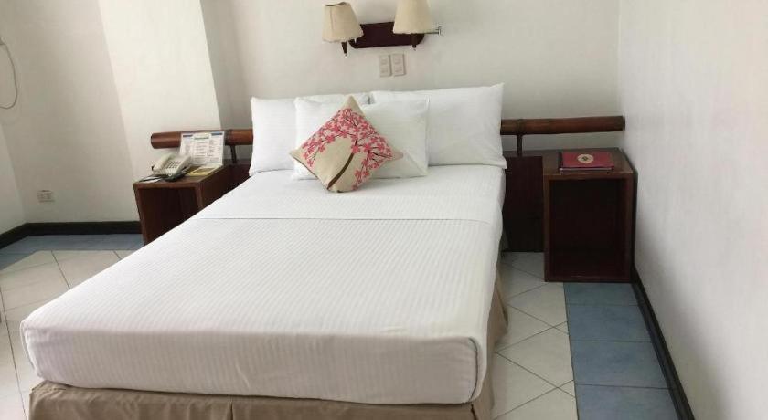 Soledad Suites Panglao Exterior photo