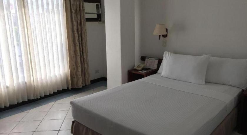 Soledad Suites Panglao Exterior photo